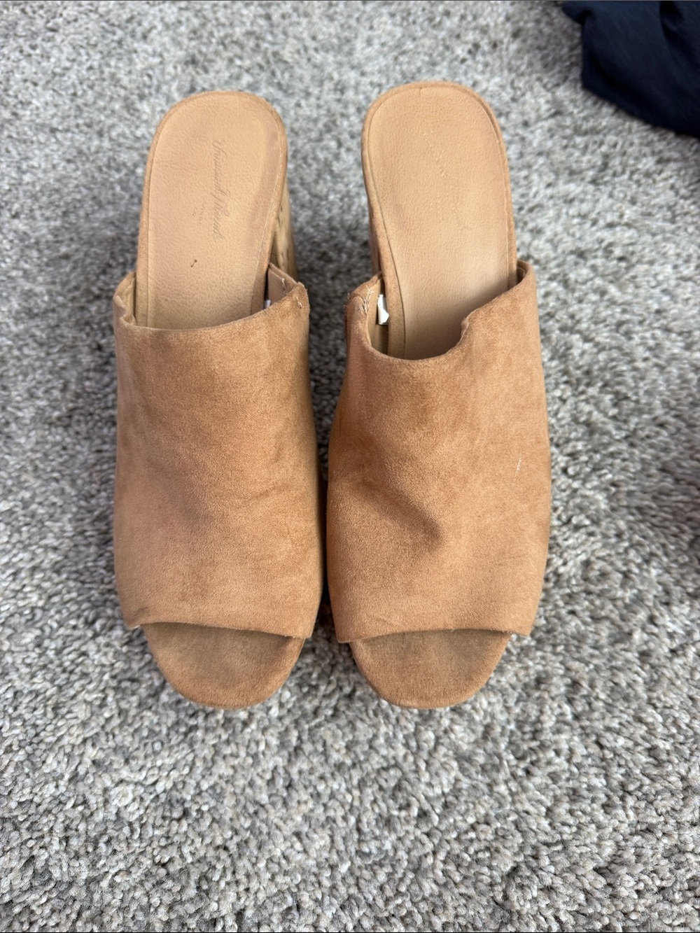 Universal Thread, Sz. 6 m.- Camel Colored  Suede Mules, 4” Cork Heels